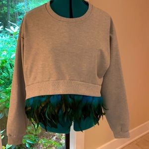 Worn once! Sweatshirt with feather hem!